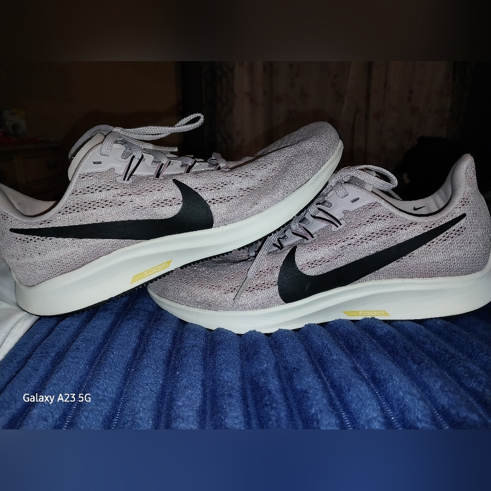Women's Nike Zoom Size 9